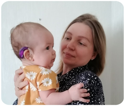 Baby mit Hörverlust